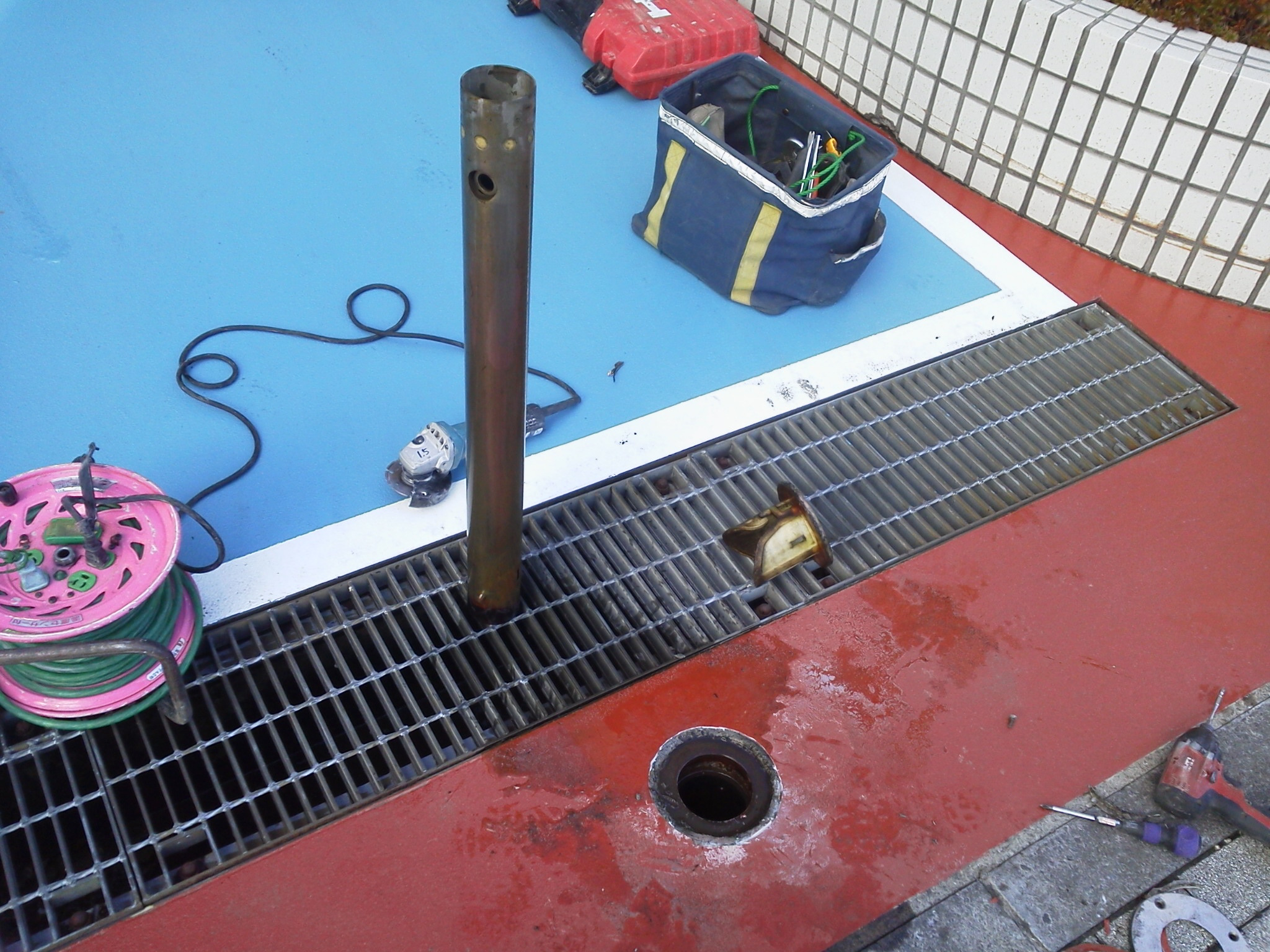 車止めバリカー改修工事 横浜のドア修理なら京浜エクステリア販売へ